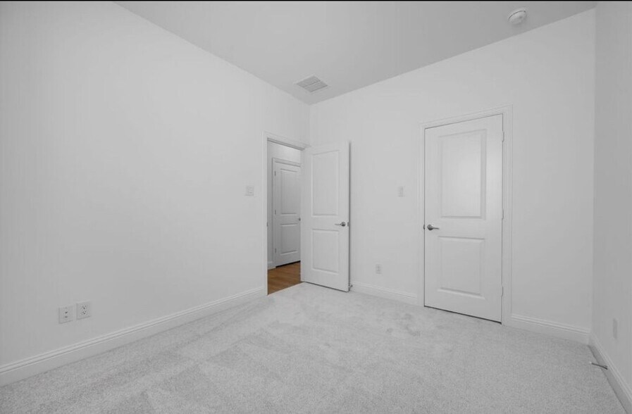 Building Photo - 1108 Broomsedge Mews