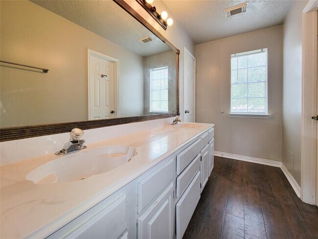 Building Photo - 8502 Canyon Pine Dr