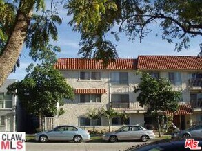 Building Photo - 11656 Montana Ave