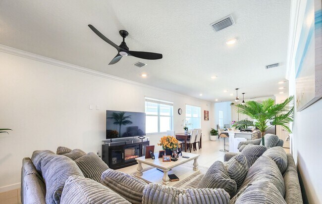 Building Photo - Resort-style Living in Palm Bay