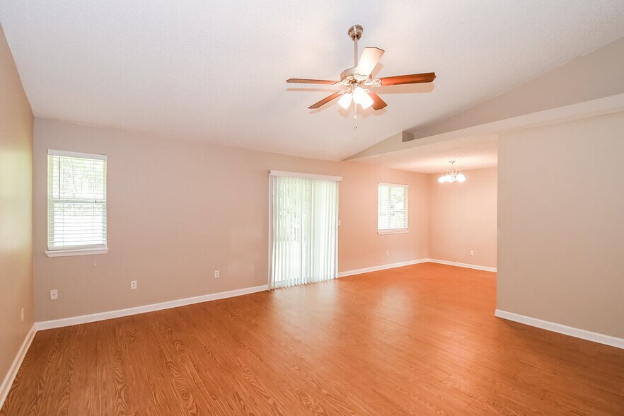 Building Photo - 542 Lewis Morris St