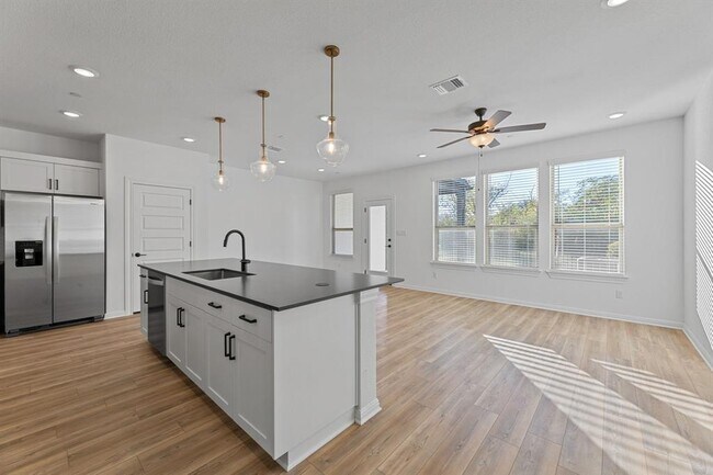 Building Photo - 2725 Woodall Dr