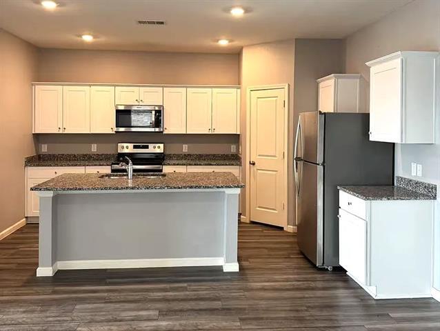 Building Photo - 1902 Chapel Hl Rd