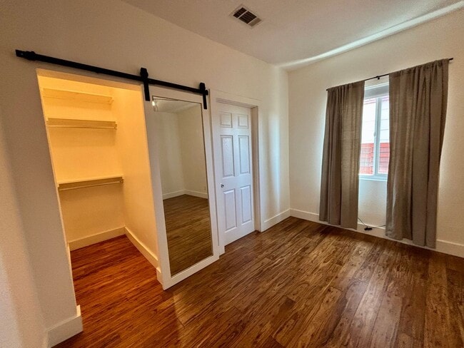 Building Photo - Gorgeous Upgraded Home In Glassell Park Area