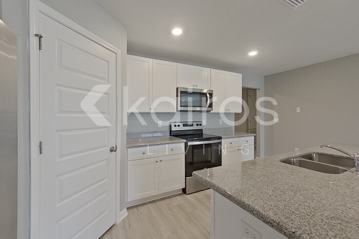 Building Photo - 4651 Malay Cir