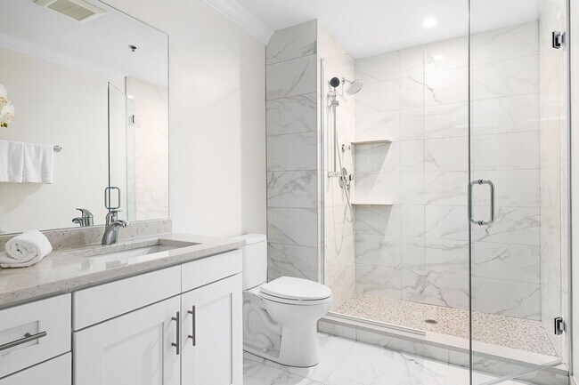 Building Photo - 1610 N Normandy Ave