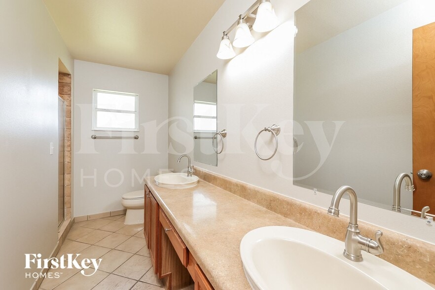 Building Photo - 329 Edgewood Ct