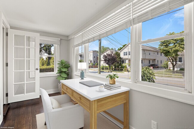 Building Photo - 252 Seaside Ave