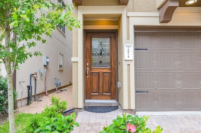 Building Photo - 10014 Spring Shadows Park Cir