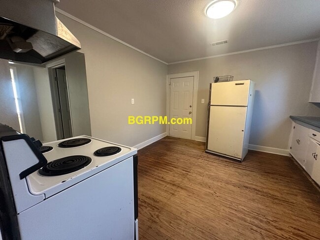 Building Photo - 2 Bed 1 Bath