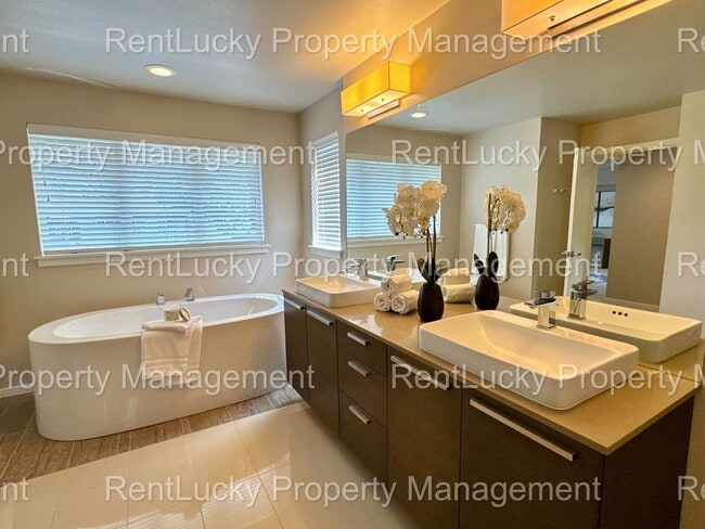 Building Photo - Stunning MainVue Home at Vista Pointe