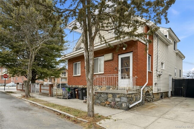 Building Photo - 1-12 Walnut St