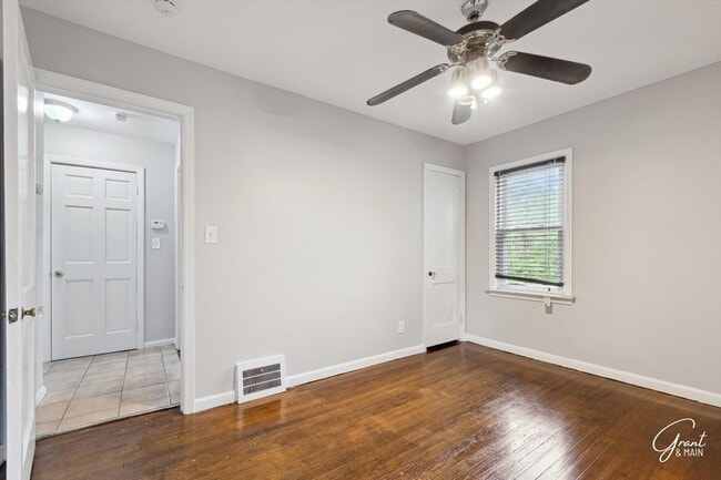 Building Photo - $1300 3 bedroom bungalow