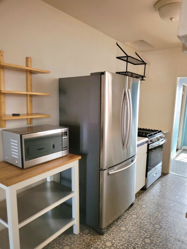 Building Photo - Charming 3 bedroom / 1 Bath House
