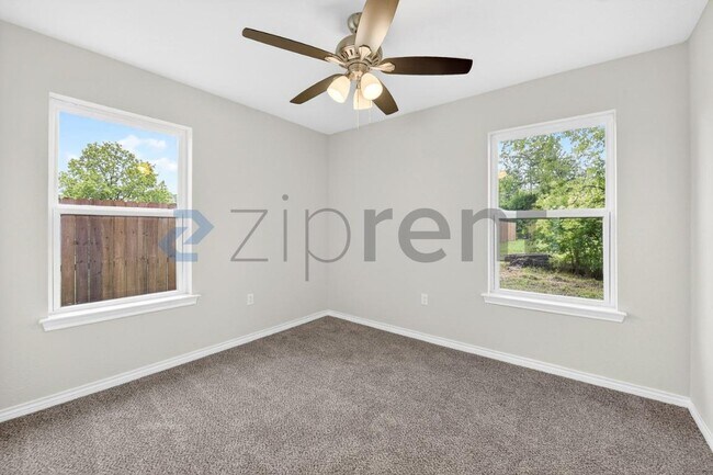 Building Photo - 317 Jones St