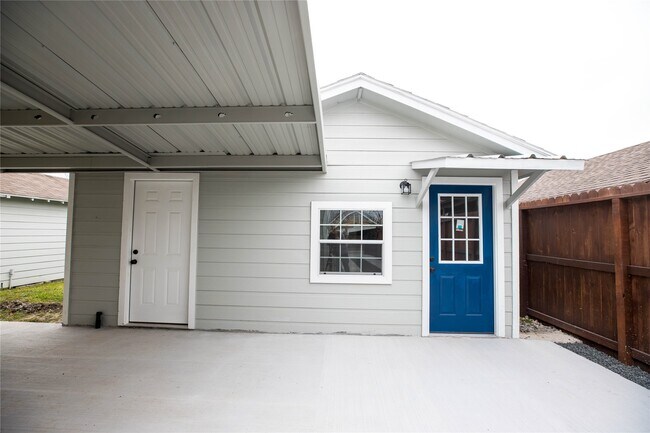 Building Photo - 6914 Avenue O