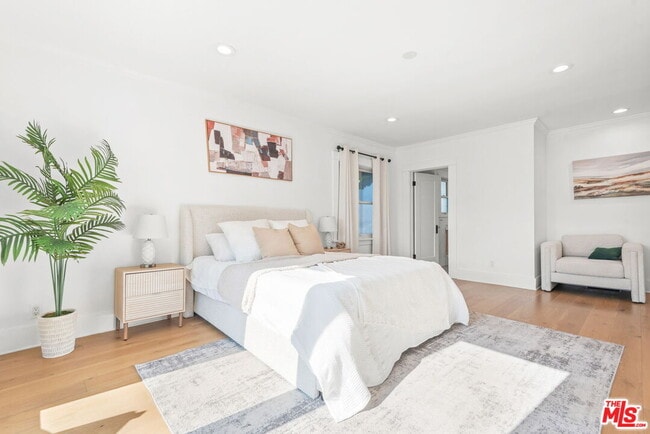 Building Photo - 1107 S St Andrews Pl