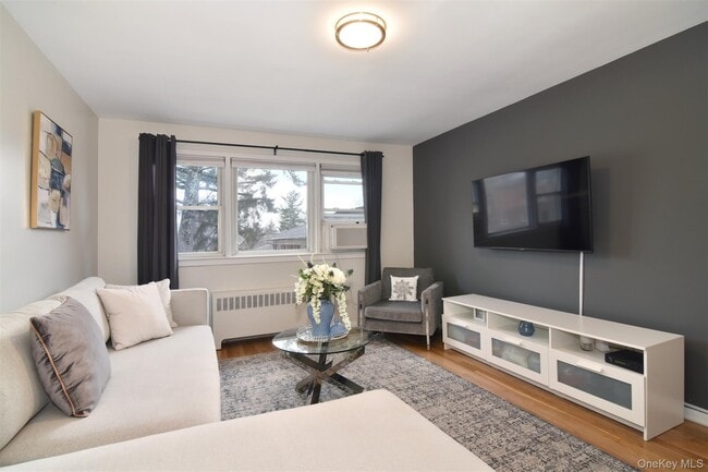 Building Photo - 140 N Broadway