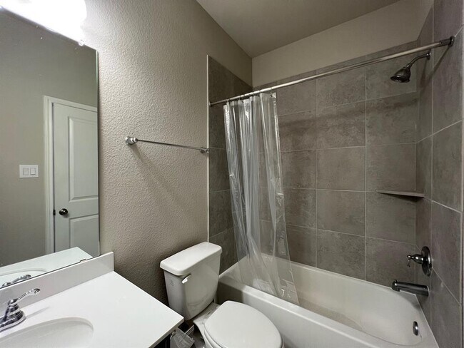 Building Photo - 8719 Arbor Trail Dr