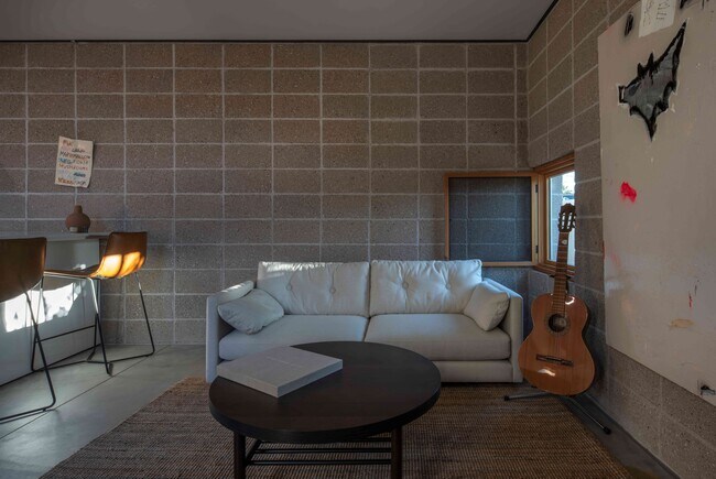 Building Photo - 1626 E Palm Ln