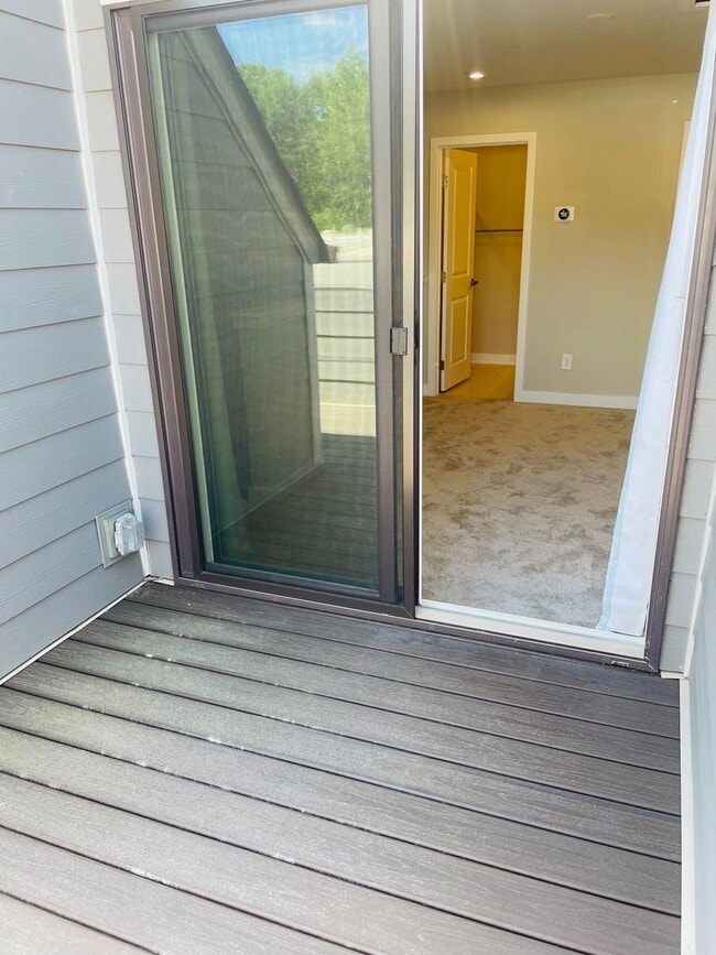 Building Photo - Sophisticated and Spacious 3BR-3.5 Bath To...