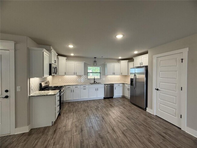 Building Photo - 220 Palm St