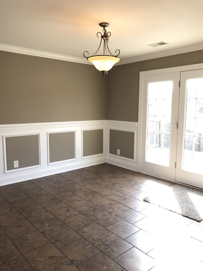 Building Photo - 3564 Drake Rd