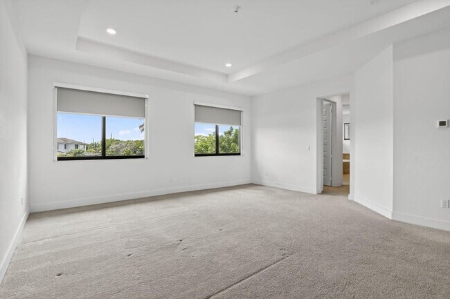 Building Photo - 10990 Oceano Wy