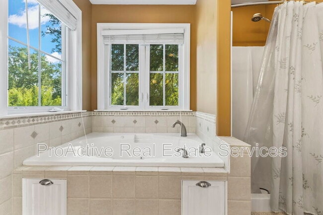 Building Photo - 1225 Hillside Ave