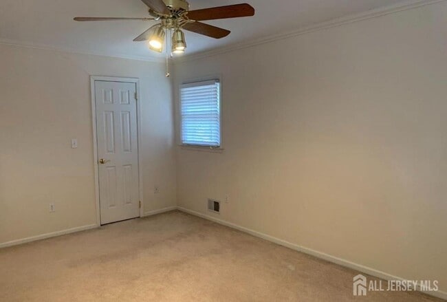 Building Photo - 3307 Evergreen Ln