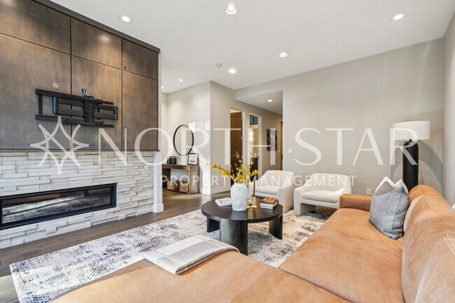 Building Photo - Luxury Living in the Heart of Lake Oswego: Stylish 3-Story Townhouse