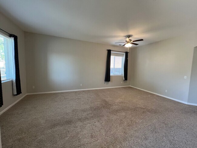 Building Photo - Livingston: $2450 3 Bedroom 2 Bathroom Sin...