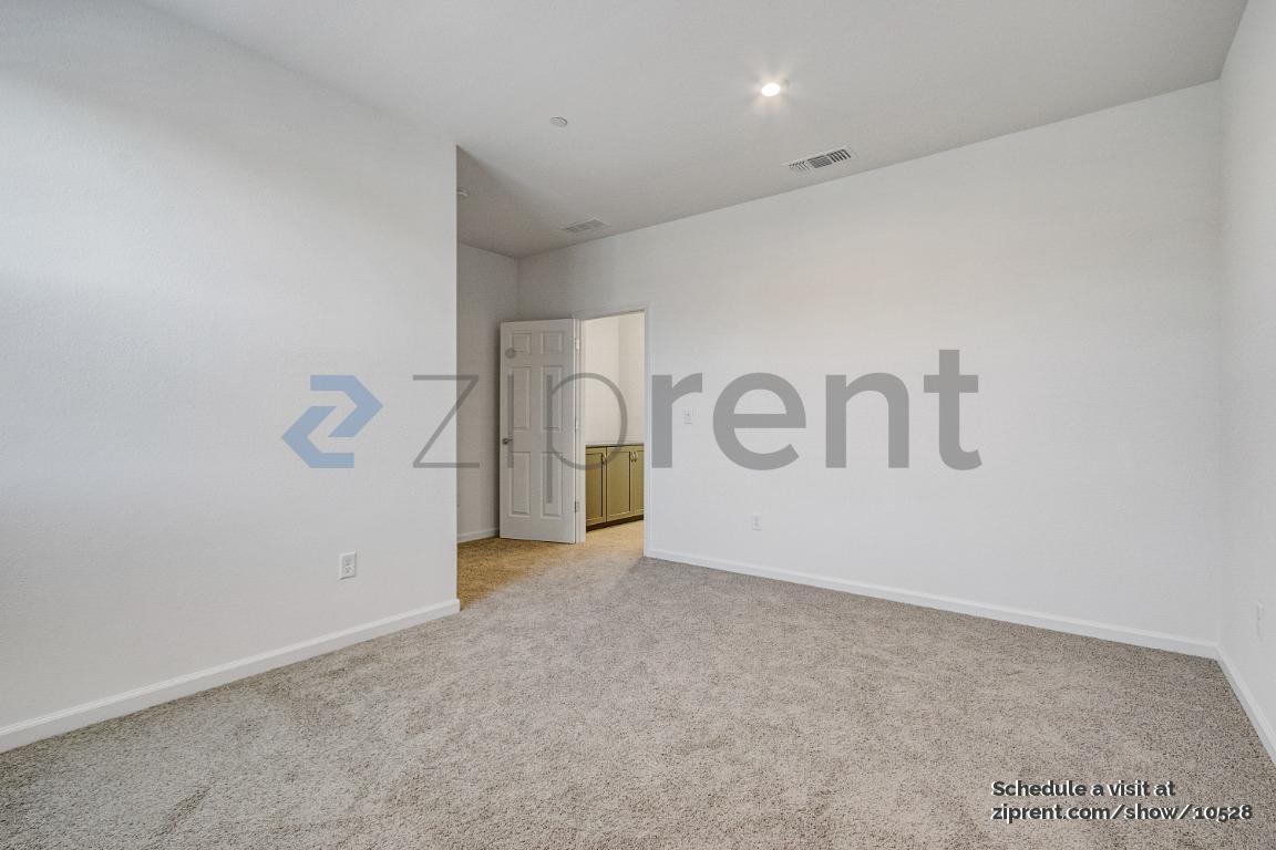 Building Photo - Unit