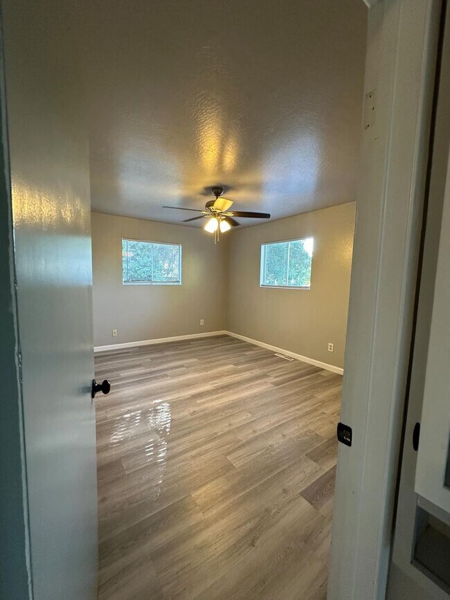Building Photo - 110 Colonial Dr