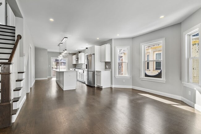 Building Photo - 83 Centre St