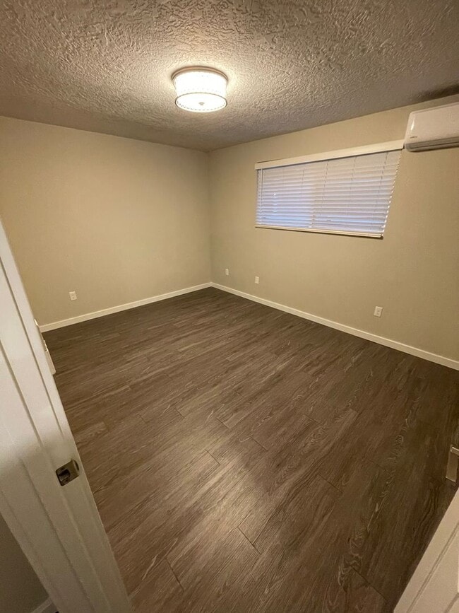 Building Photo - 61464 Little John Ln