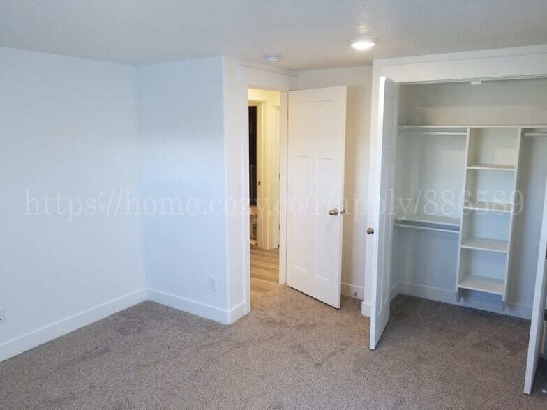 Building Photo - 115 N 410 E St