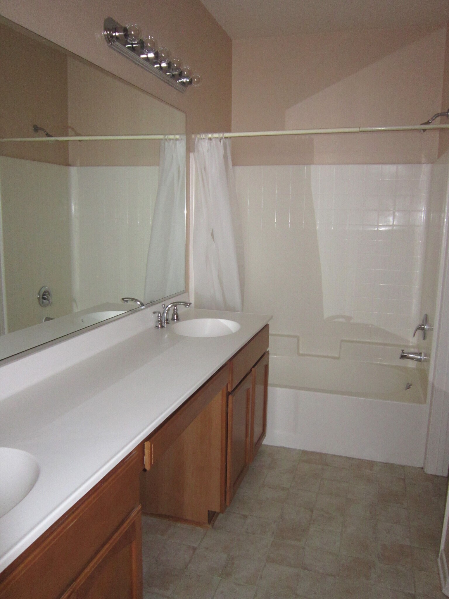 MASTER BATH - 285 Reef Point Way