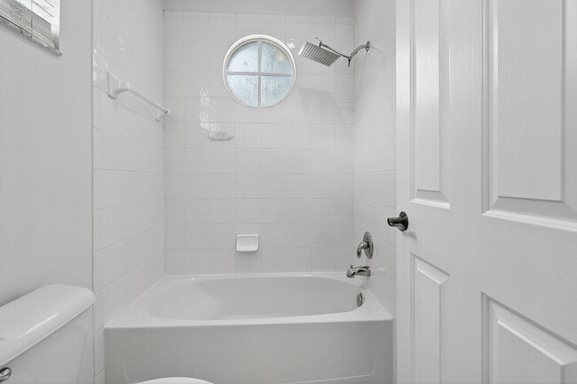 Building Photo - 318 September St