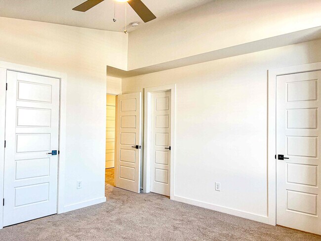 Building Photo - 1222 Westgate Vlg Dr