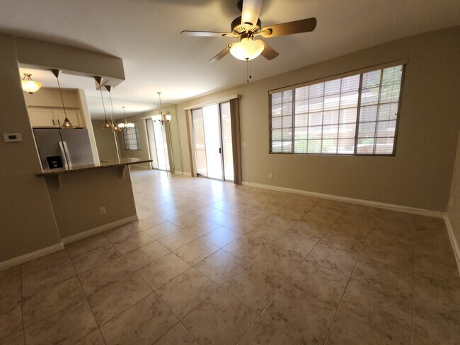 Building Photo - Immaculate Two Story Townhouse style Condo in Summerlin.