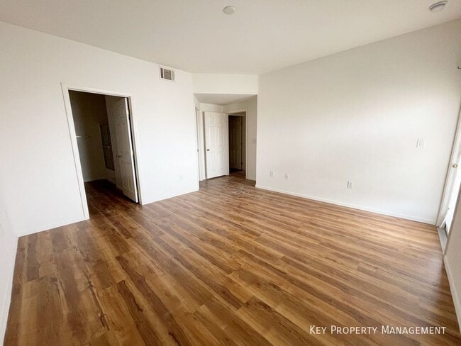 Building Photo - 6160 Rumrill St