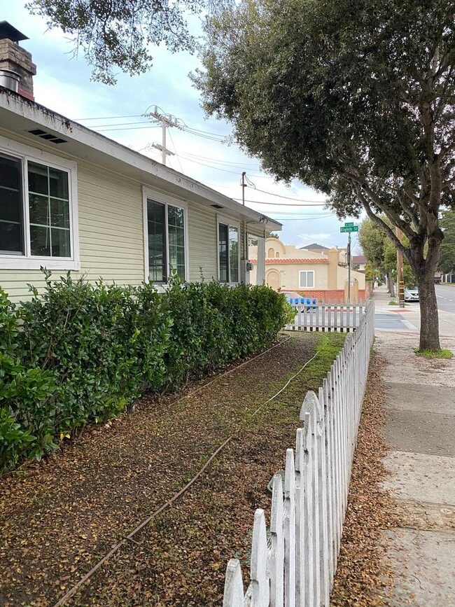 Building Photo - Two bedroom one bath home walking distance to beach and Naval Postgraduate School