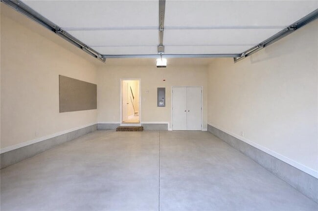 Building Photo - 4870 Carre Way