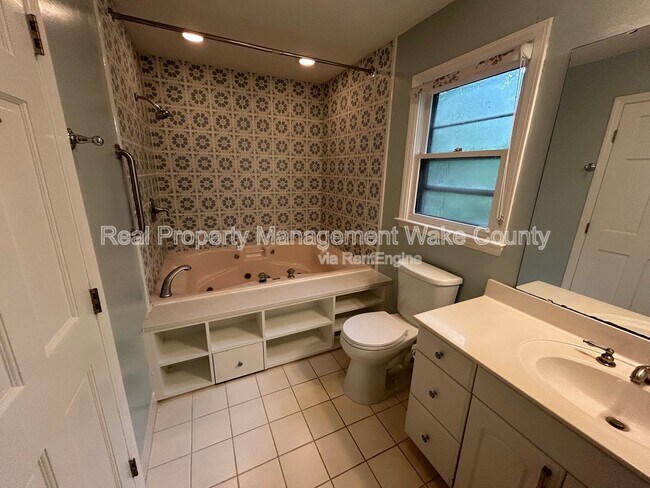 Building Photo - 4500 Connell Dr