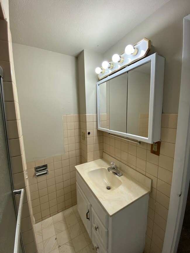 Building Photo - 1-Bedroom Home with 3-Stall Garage and Bonus Living Space