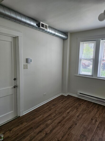 Building Photo - 2125 N Lorel Ave