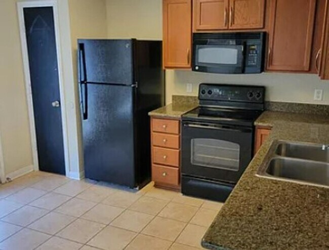 Building Photo - IMMEDIATE MOVE IN! Great 4 Bedroom 4 Bathroom Home