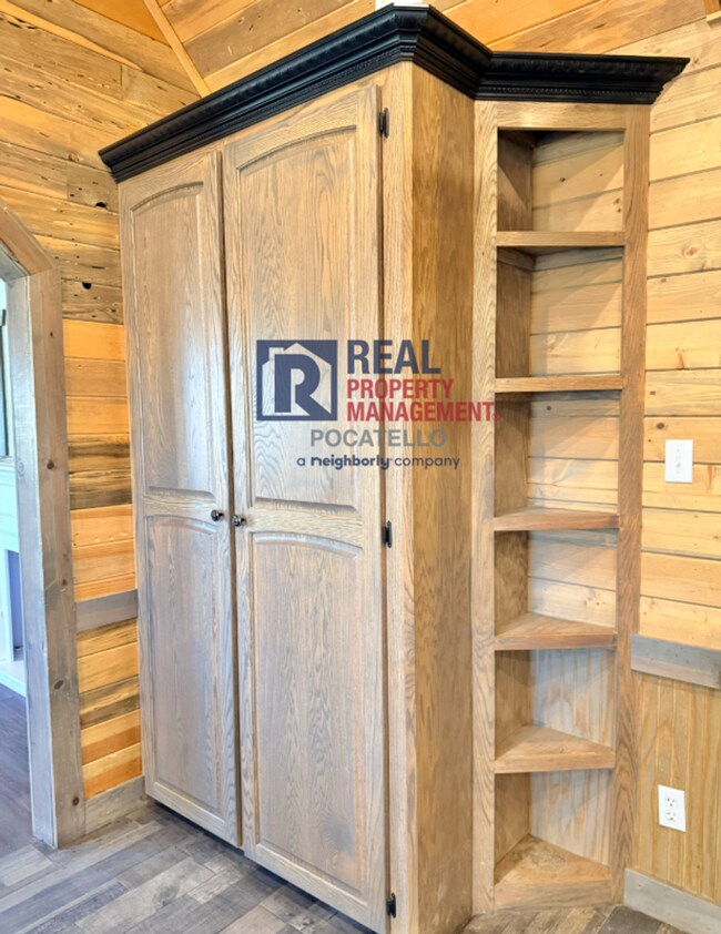 Building Photo - Beautiful 5 bed 2 bath country living - 5+...