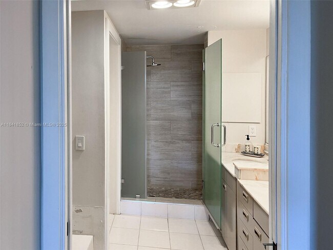 Building Photo - 181 Crandon Blvd